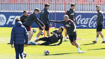 Griezmann, Sorloth, Giuliano y Koke, ayer, en un ejercicio en el Cerro.