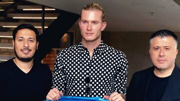 Karius con la camiseta del Besiktas.