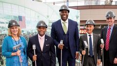 Magic Johnson, en el inicio de las obras de remodelaci&oacute;n del aeropuerto de Denver llevada cabo por la empresa espa&ntilde;ola Ferrovial.