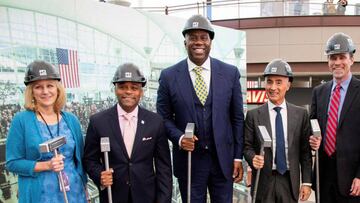 Magic Johnson, en el inicio de las obras de remodelaci&oacute;n del aeropuerto de Denver llevada cabo por la empresa espa&ntilde;ola Ferrovial.