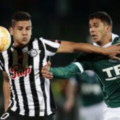 Wanderers complica su opción tras empatar con Libertad