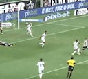 ¡Un zapatazo! Edu Vargas anota un golazo y las redes revientan en Brasil