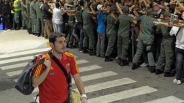 <b>EL CAPITÁN. </b>Así recibió la hinchada venezolana a la Selección española en Puerto La Cruz.