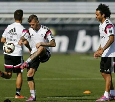 Agoney, el pirata blanco que se quedó en tierra