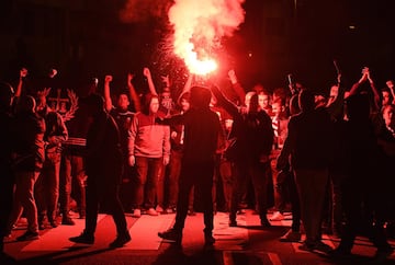 Gran expectación en la llegada del autobús del Real Oviedo al estadio Carlos Tartiere para medirse al Sporting de Gijón en la decimocuarta jornada de la Liga 1|2|3. 