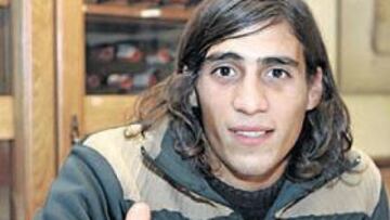 <b>CAZADO. </b>AS localizó anoche a Martín Cáceres mientras cenaba en el restaurante Casa Juan.