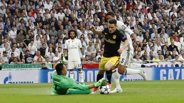 Navas se congració con el Bernabéu salvando este mano a mano a Gameiro en el minuto 17, con 1-0 en el marcador.