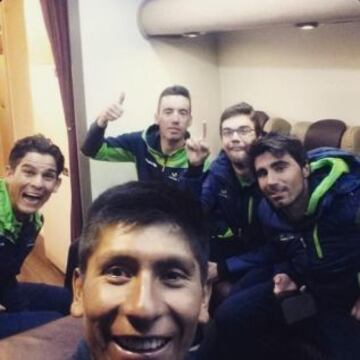 Después de culminar la penúltima etapa de la Tirreno Adriatico, Nairo sacó el tiempo para posar junto a sus compañeros de equipo. "Hoy día dificil pero sin problemas, todo el equipo a la altura gracias chavales, ahora la cena a recuperar fuerzas".