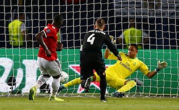 ¡¡LUKAKU RECORTA DISTANCIAS!! Disparo lejano de Matic que Keylor Navas despeja al centro y el belga lo aprovecha para rematar a placer anotando el único gol del Manchester