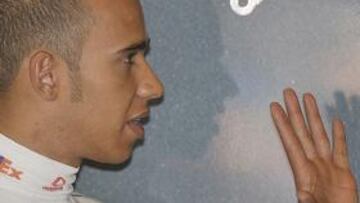 El flamante campeón del mundo Lewis Hamilton (McLaren-Mercedes) reconoció haberse "sorprendido" de que su mentor Ron Dennis decidiera abandonar el Mundial de Fórmula 1, pese a lo cual consideró que el director de equipo de su escudería siempre ocupará un lugar importante en su vida.