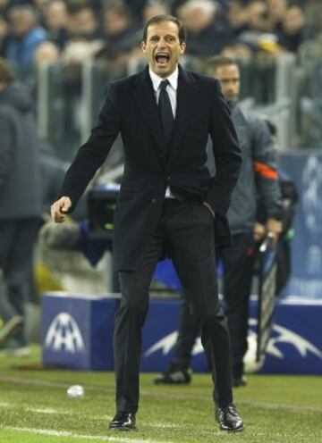 TURIN, ITALY - FEBRUARY 24:  Juventus FC coach Massimiliano Allegri shouts to his players during the UEFA Champions League Round of 16 match between Juventus and Borussia Dortmund at Juventus Arena on February 24, 2015 in Turin, Italy.  (Photo by Marco Luzzani/Getty Images)