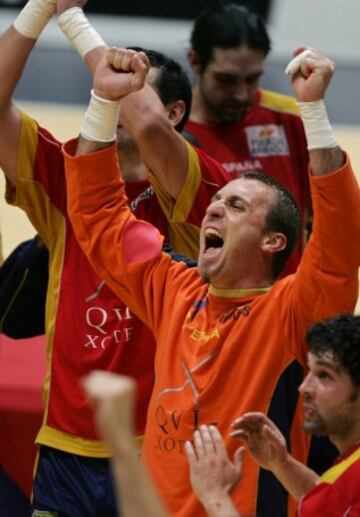 El año 2005 España ganó su primer Campeonato de Mundo de Balonmano. Fue el 6 de febrero y la final la jugó contra Croacia.
Hombrados.  