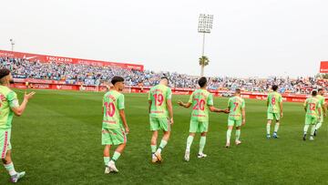 El Málaga saltando al cés`ped del Nuevo Mirador.