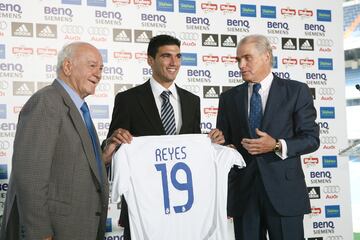 En la temporada 06/07 el Real Madrid volvi¨® a ser protagonista del mercado. El club blanco consigui¨® su cesi¨®n por un a?o a cambio de J¨²lio Baptista, que igualmente se fue cedido al Arsenal. Todo madridista se acordar¨¢ siempre de lso dos tantos frente al Mallorca, que posibilitaron la consecuci¨®n de la 30.? Liga para el Real Madrid.