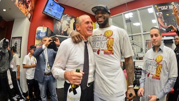 Pat Riley ha asegurado que si LeBron quisiera volver a Miami, &quot;le dejar&iacute;a la llave debajo del felpudo&quot;. La estrella de los Lakers no ser&aacute; agente libre hasta 2023.