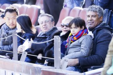 Frank Rijkaard no quiso perderse el choque entre el barça y el Celta.