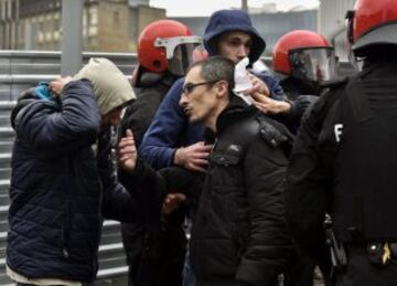 Enfrentamientos esta tarde en el centro de Bilbao entre hinchas del Olympique de Marsella y del Athletic de Bilbao.