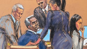 Sean "Diddy" Combs habla con su equipo legal en su juicio en la ciudad de Nueva York, EE. UU.