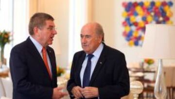 Thomas Bach con Joseph Blatter, m&aacute;ximo dirigente de la FIFA.