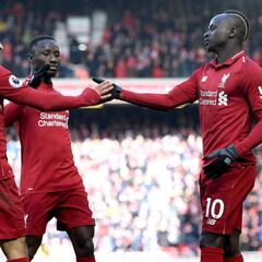Firmino y Mané sostienen al Liverpool: a un punto del City
