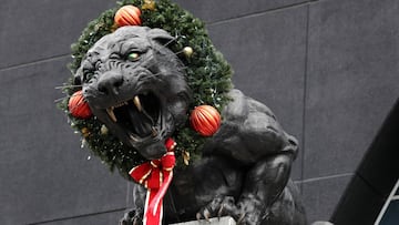 CHARLOTTE, NC - DECEMBER 24: A general view of a statue outside of the stadium prior to the game between the Atlanta Falcons and Carolina Panthers at Bank of America Stadium on December 24, 2016 in Charlotte, North Carolina.   Streeter Lecka/Getty Images/AFP
 == FOR NEWSPAPERS, INTERNET, TELCOS &amp; TELEVISION USE ONLY ==