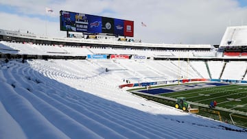 ORCHARD PARK, NEW YORK - JANUARY 15: A general view of snow filling the stands at Highmark Stadium before the game between the Pittsburgh Steelers and the Buffalo Bills on January 15, 2024 in Orchard Park, New York.   Timothy T Ludwig/Getty Images/AFP (Photo by Timothy T Ludwig / GETTY IMAGES NORTH AMERICA / Getty Images via AFP)