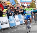 Alaphilippe se lleva la etapa del 'sterrato' y Yates, eliminado
