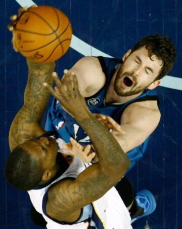 James Johnson y Kevin Love.