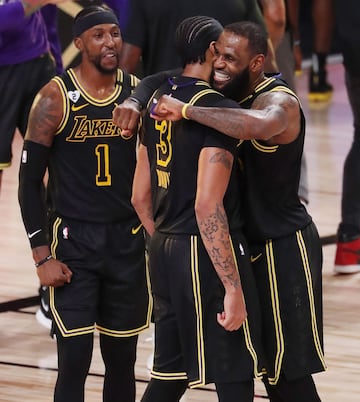 Una postal para el recuerdo nos regaló luego de fundirse en un abrazo con LeBron James.