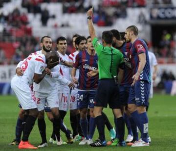 Tarjeta amarilla a Abraham Minero del Eibar. 