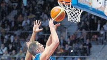 <b>POCO RENTABLE. </b>El Dynamo no aprovechó su dominio en rebotes.