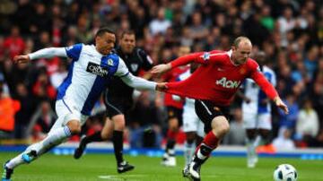 El 18 de enero de 2011, cuando faltaban más de tres años para que expire su contrato con el Schalke 04 y luego de un distanciamiento con el técnico Felix Magath, Jones fue cedido al Blackburn Rovers de la Premier League inglesa hasta el final de la temporada 2010-11.
