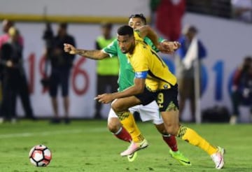 Corona es superado por Adrian Mariappa.