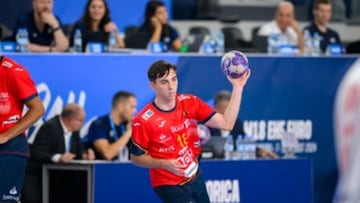 Hugo Vila, extremo, jugará en el Benidorm.