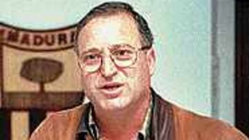 NO QUIERE INJERENCIAS. Pedro Nieto avisa que podría abandonar la presidencia del Extremadura.