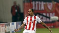 Felipe Pardo marca doblete y le da triunfo a Olympiacos en UCL