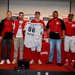 ¡Llegó al Infierno! La presentación de Trevor Bauer con los Diablos Rojos