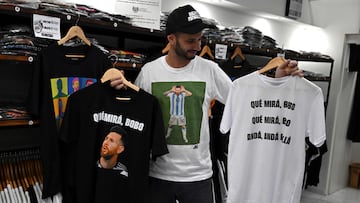 El “qué miras, bobo” de Messi, en unas camisetas