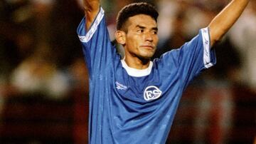 De El Salvador, estuvo jugando seis años en la MLS, pasó por: D.C. United, MetroStars, San Jose Earthquakes, Tampa Bay, New England Revolution y Colorado Rapids. Ganó una liga y un US Open.