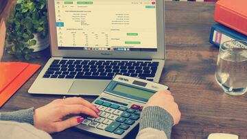 Calculadora del salario mínimo: ¿cómo calcular mi sueldo bruto y neto mensual?