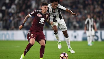 Baselli (Torino), junto a Cuadrado (Juventus), en el reciente derbi de Tur&iacute;n.