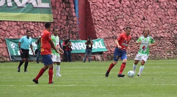 De hecho, Salgado se midió en el mismo partido ante Alessandro del Piero, un duelo que contó con ambas figuras y enalteció las acciones