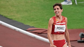 La española Marta Pérez reacciona tras la final femenina de 1.500 metros durante los Juegos Olímpicos de Tokio 2020