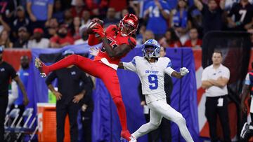 HOUSTON, TEXAS - NOVEMBER 10: Calen Bullock #21 of the Houston Texans intercepts a pass intended for Jameson Williams #9 of the Detroit Lions during the third quarter at NRG Stadium on November 10, 2024 in Houston, Texas.   Tim Warner/Getty Images/AFP (Photo by Tim Warner / GETTY IMAGES NORTH AMERICA / Getty Images via AFP)