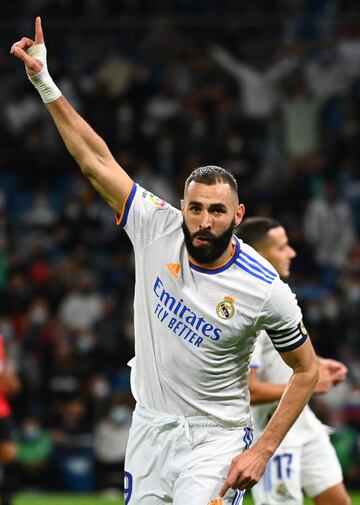 5-1. Karim Benzema celebra el quinto gol.