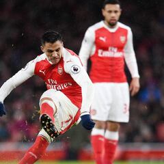 En Inglaterra comparan a Alexis Sánchez con Lionel Messi