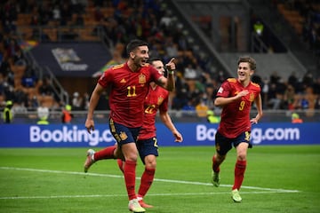 0-1. Ferrán Torres celebra el primer gol.