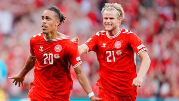 Soccer Football - Nations League - League A - Group 4 - Denmark v Serbia - Parken, Copenhagen, Denmark - September 8, 2024 Denmark's Yussuf Poulsen celebrates scoring their second goal with Morten Hjulmand Liselotte Sabroe/Ritzau Scanpix via REUTERS ATTENTION EDITORS - THIS IMAGE WAS PROVIDED BY A THIRD PARTY. DENMARK OUT. NO COMMERCIAL OR EDITORIAL SALES IN DENMARK.