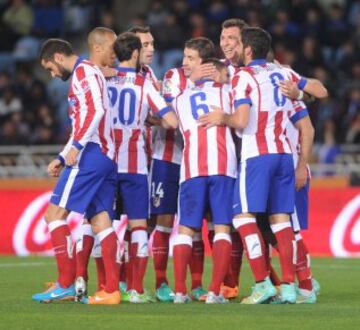 Los jugadores del Atlético celebrando el gol de Mandzukic el primero para el Atlético