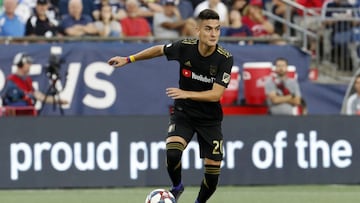 Según informó el técnico de LAFC, Bob Bradley, el colombiano Eduard Atuesta, quien termina contrato con el equipo en diciembre, está cerca de renovar.